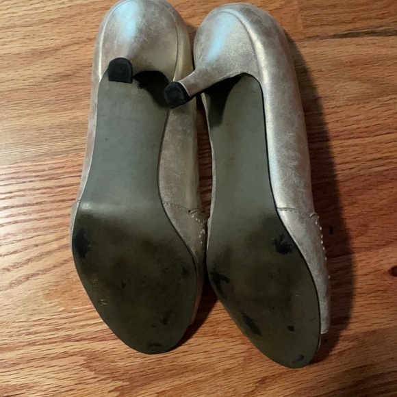 Pumps - Picture 3 of 8